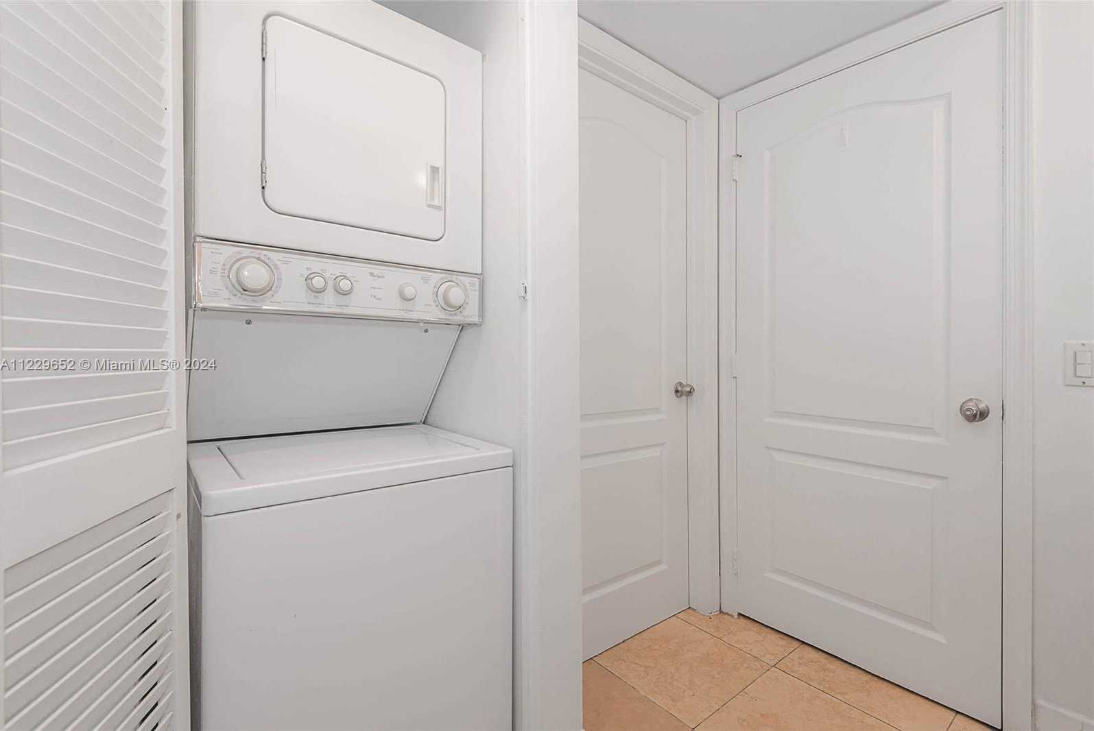 Small Image of 1200 BRICKELL BAY DR #4114, Miami Number 20