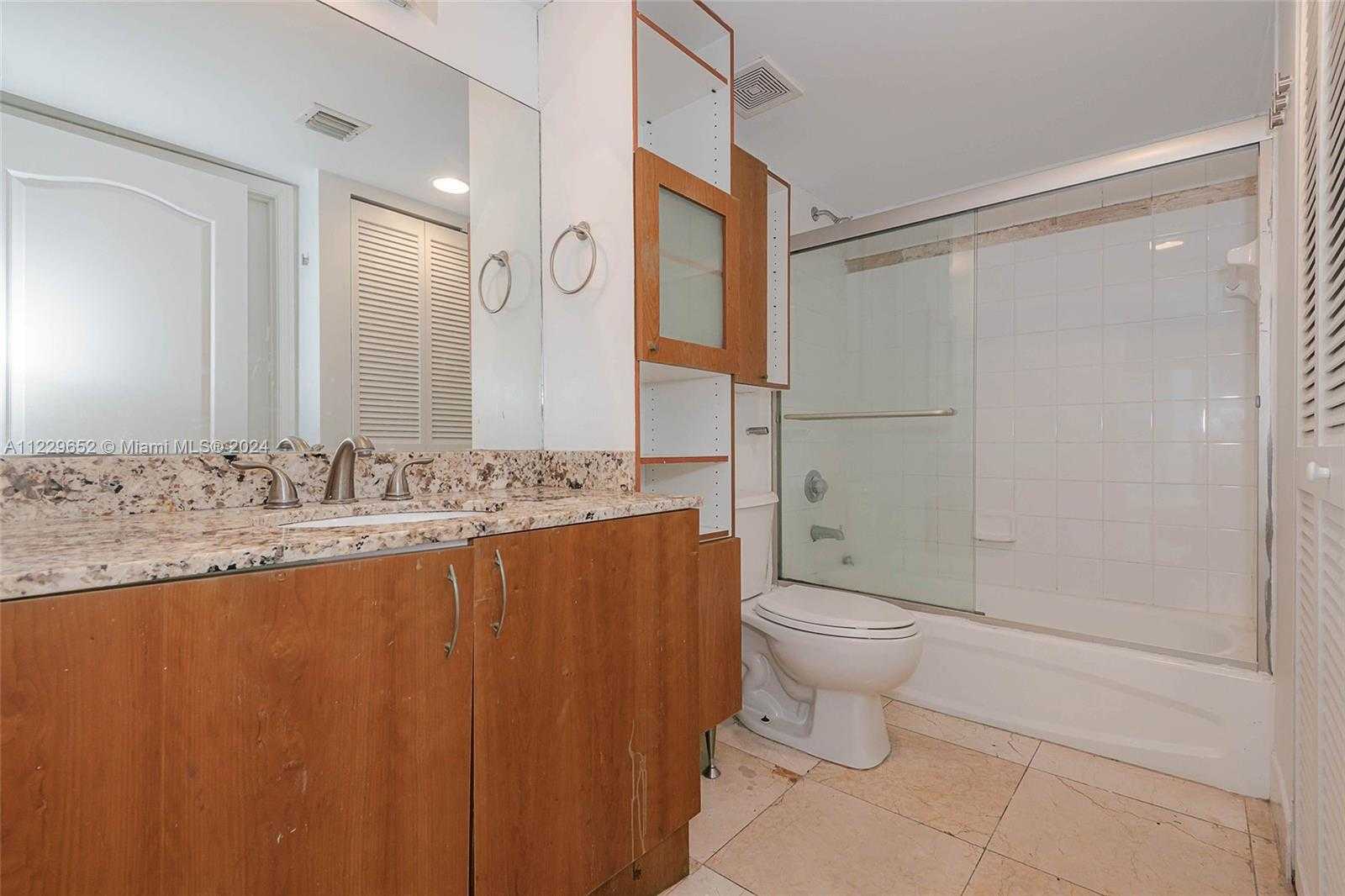 Small Image of 1200 BRICKELL BAY DR #4114, Miami Number 21