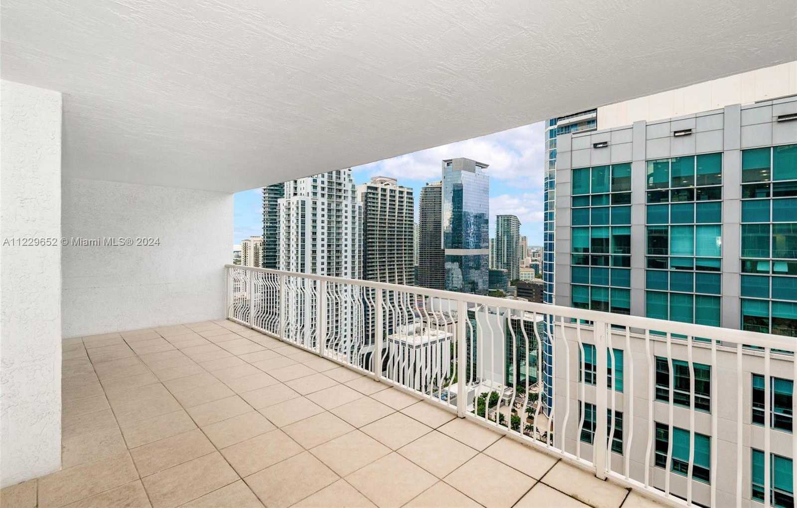 Small Image of 1200 BRICKELL BAY DR #4114, Miami Number 3