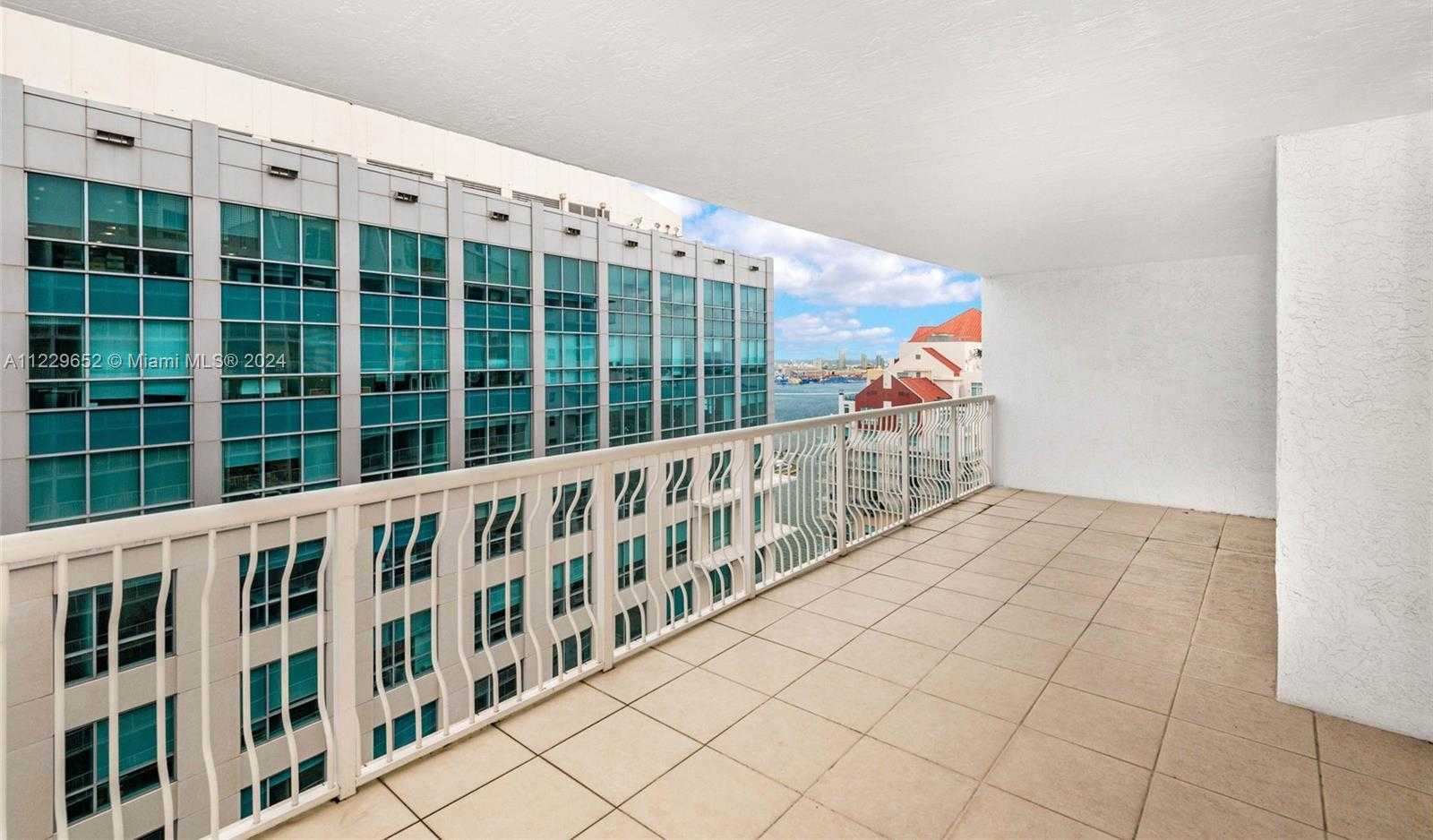 Small Image of 1200 BRICKELL BAY DR #4114, Miami Number 5