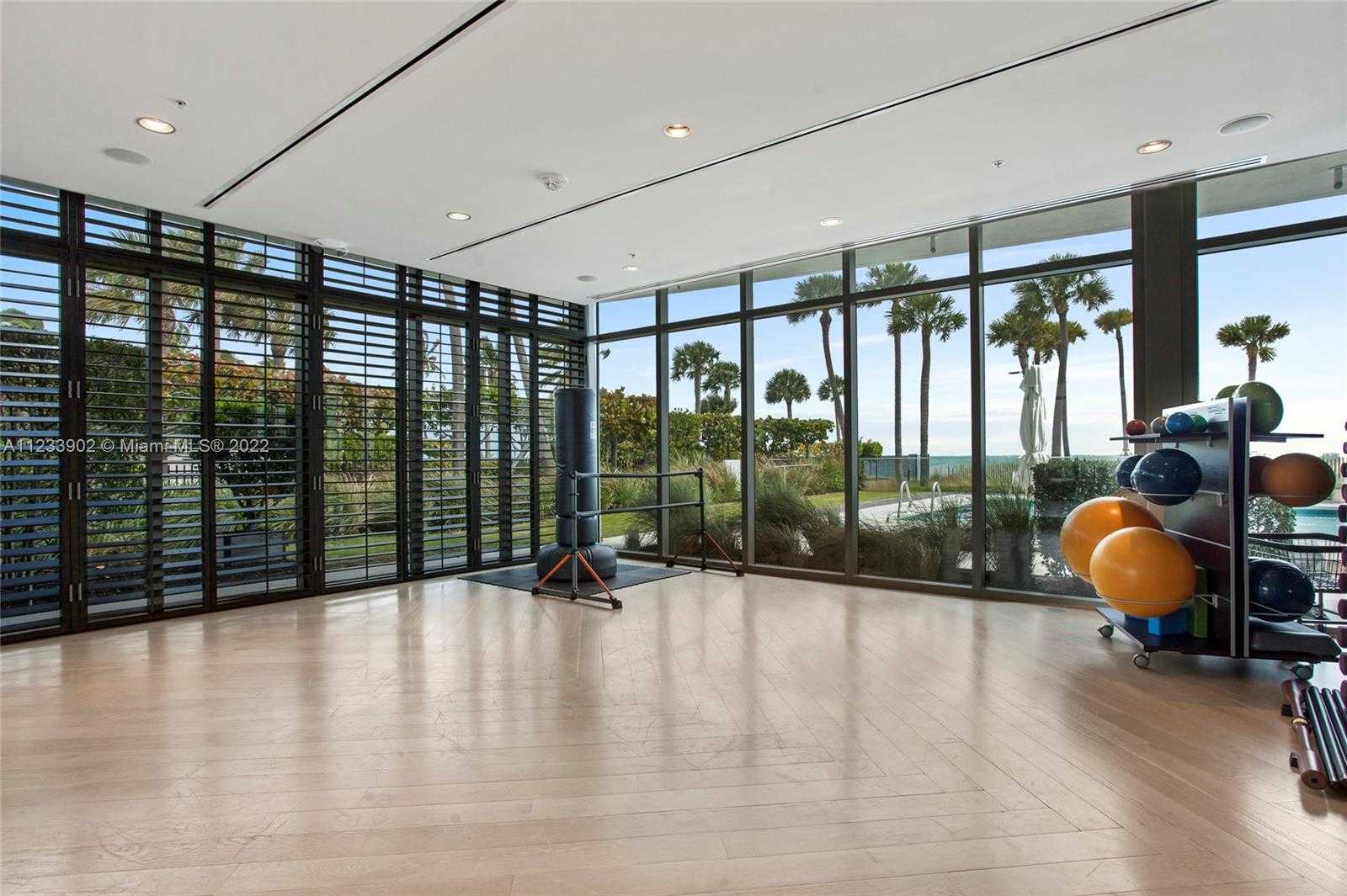 Small Image of 360 Ocean Dr, Key Biscayne, FL 33149, USA Number 23