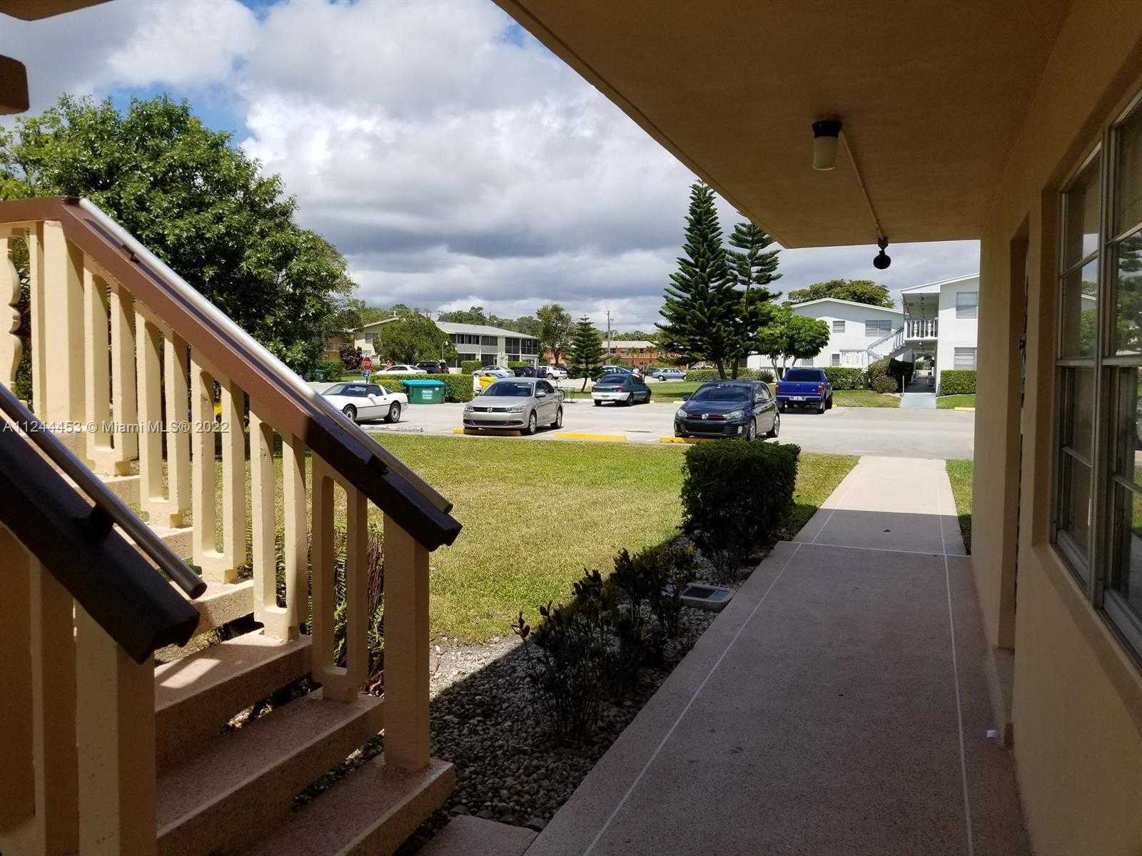 Small Image of 206 SHEFFIELD I #206, West Palm Beach Number 2