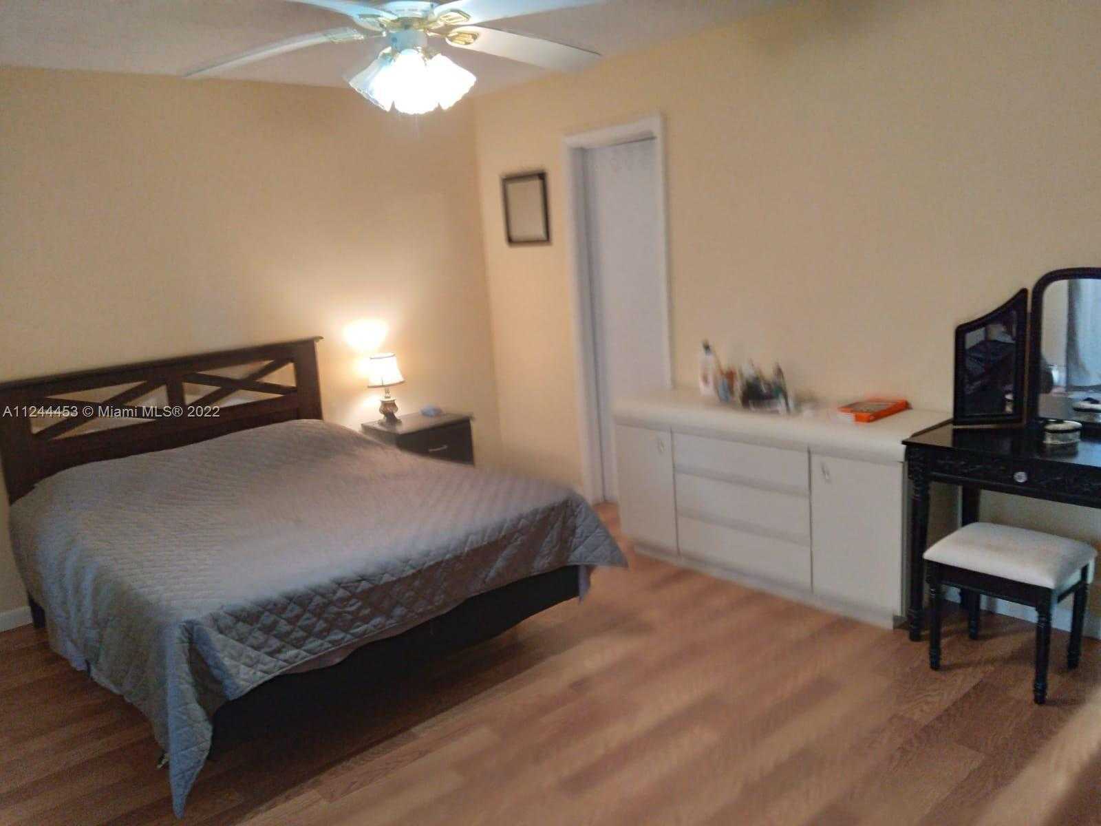 Small Image of 206 SHEFFIELD I #206, West Palm Beach Number 6