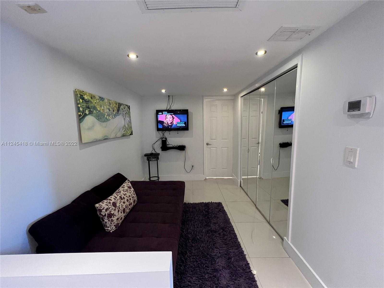 Small Image of 5161 COLLINS AVE #309, Miami Beach Number 3