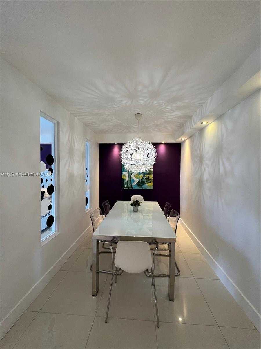 Small Image of 5161 COLLINS AVE #309, Miami Beach Number 6