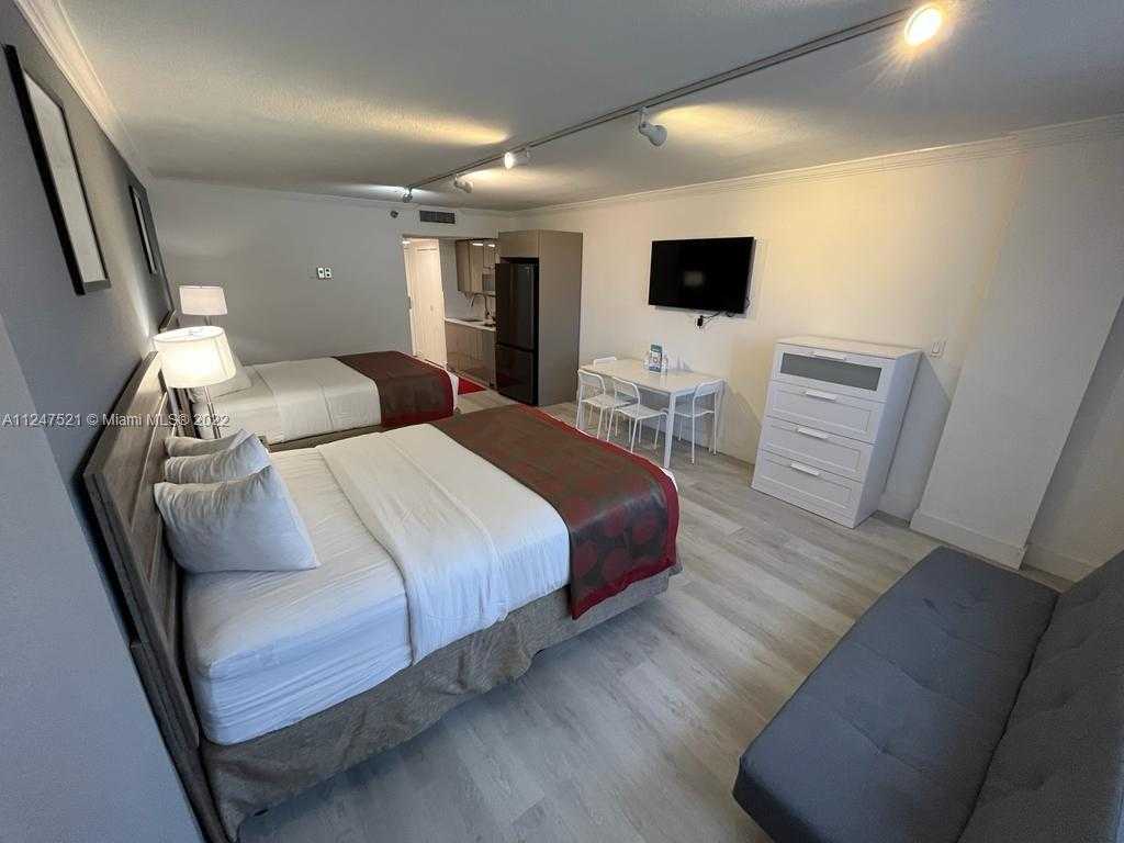 Small Image of 19201 Collins Ave, Sunny Isles Beach, FL 33160, USA Number 2
