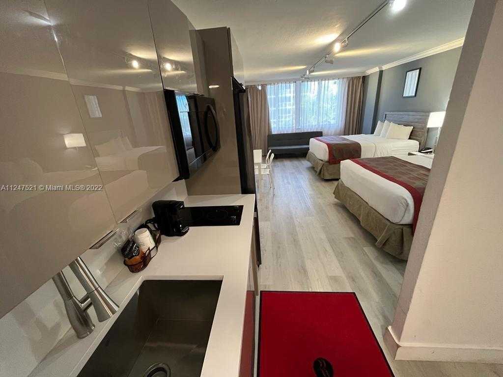 Small Image of 19201 Collins Ave, Sunny Isles Beach, FL 33160, USA Number 3