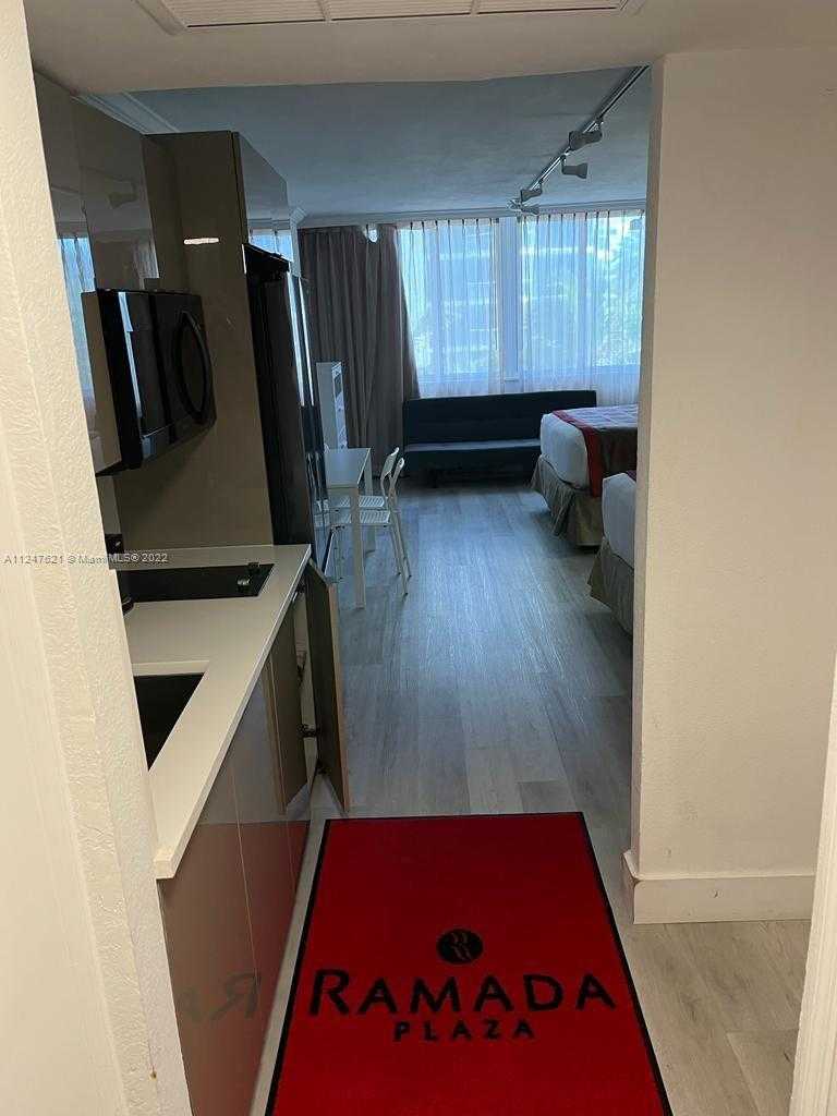 Small Image of 19201 Collins Ave, Sunny Isles Beach, FL 33160, USA Number 4