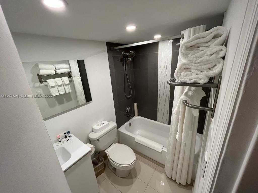 Small Image of 19201 Collins Ave, Sunny Isles Beach, FL 33160, USA Number 5