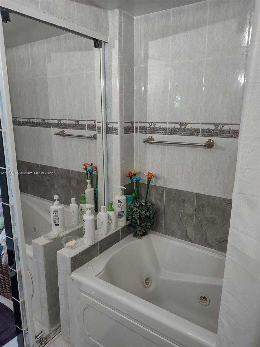 Small Image of 4747 COLLINS AVE #107, Miami Beach Number 11