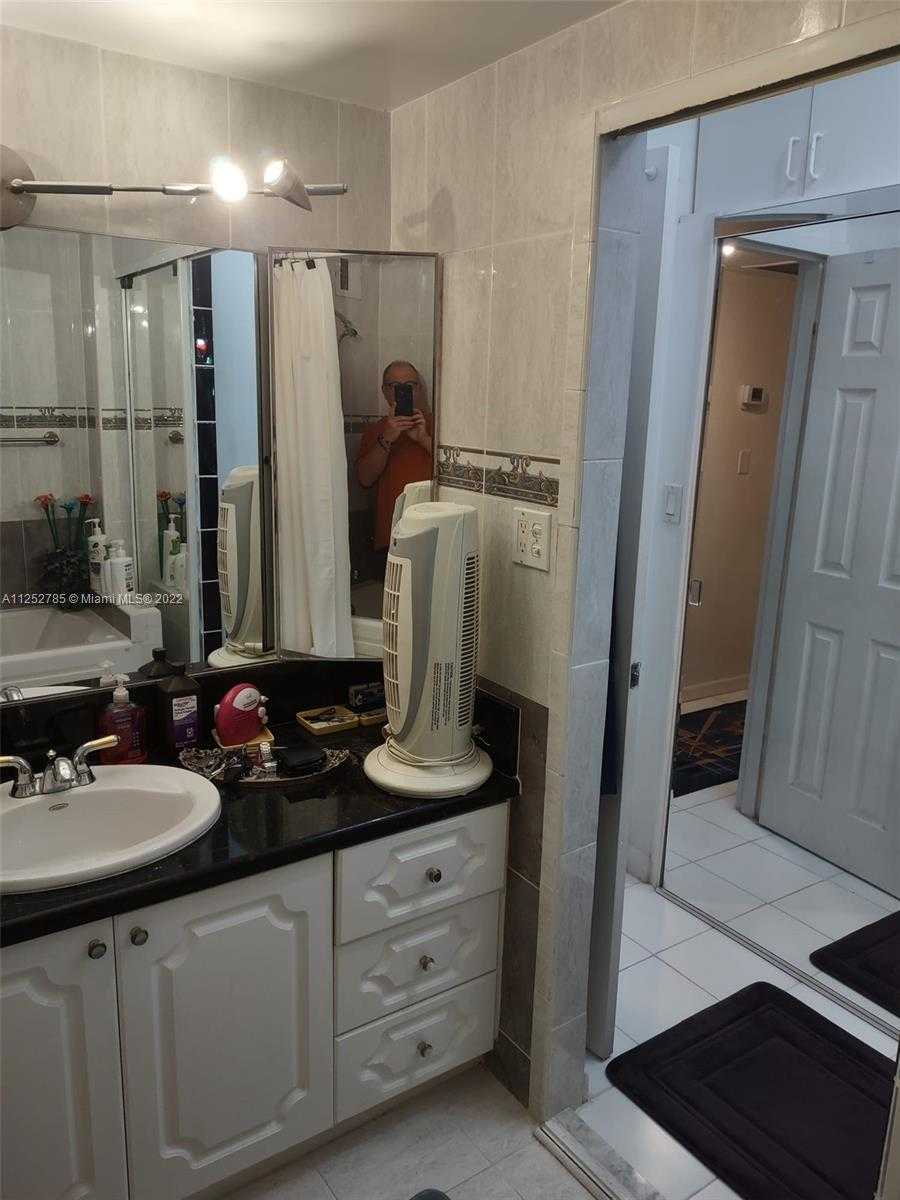 Small Image of 4747 COLLINS AVE #107, Miami Beach Number 12