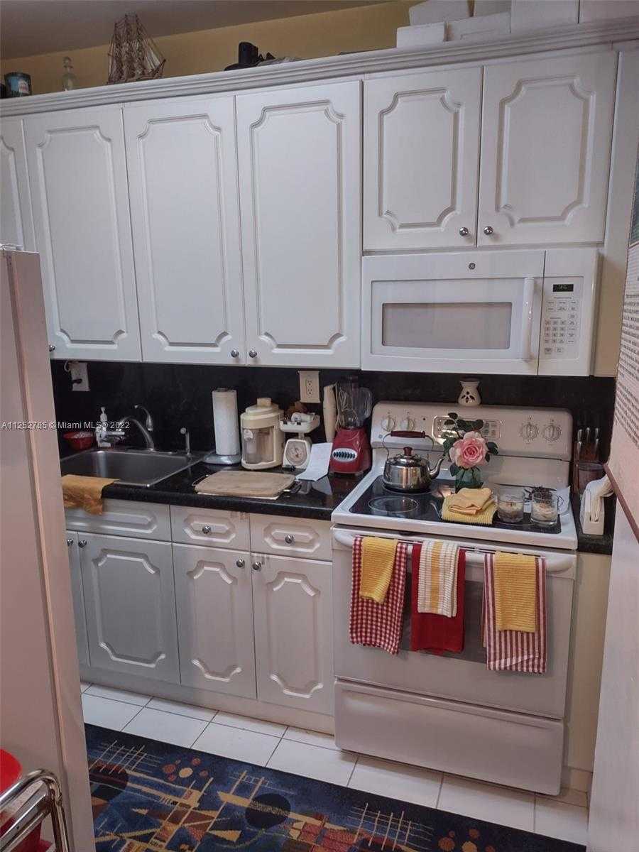 Small Image of 4747 COLLINS AVE #107, Miami Beach Number 9