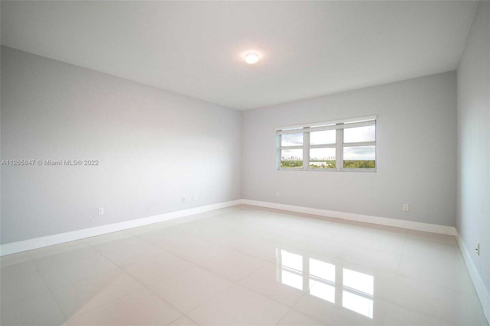 Small Image of 15051 ROYAL OAKS LN #1203, North Miami Number 19
