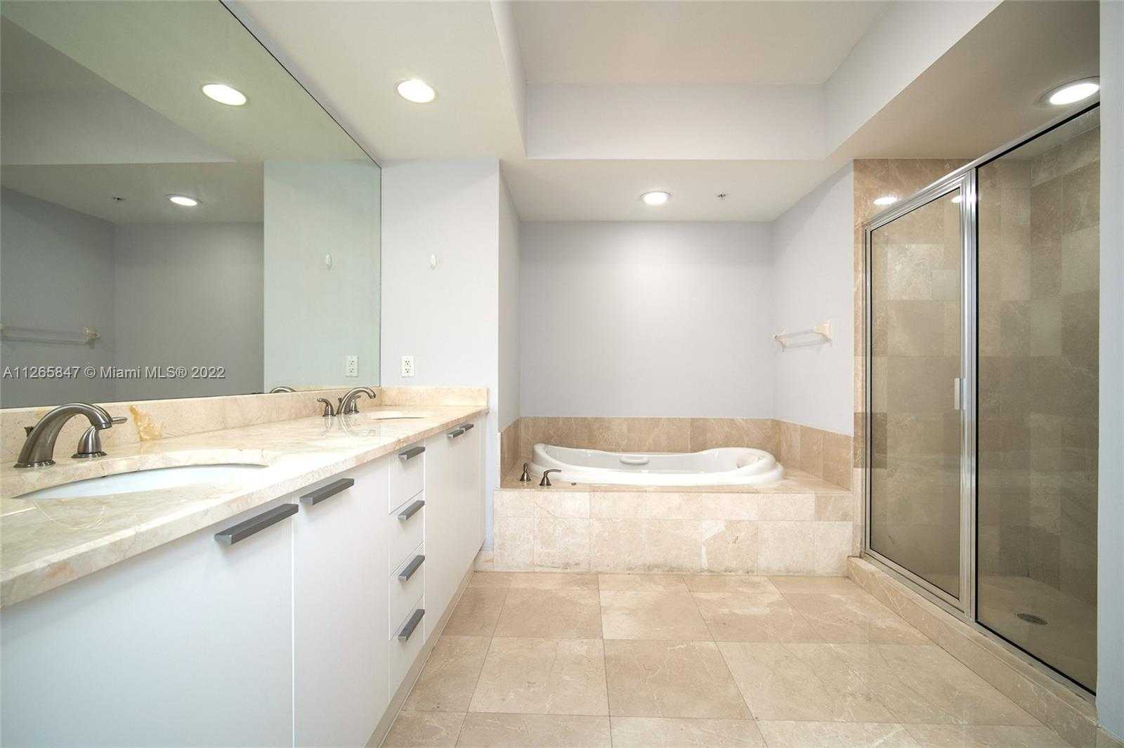 Small Image of 15051 ROYAL OAKS LN #1203, North Miami Number 20