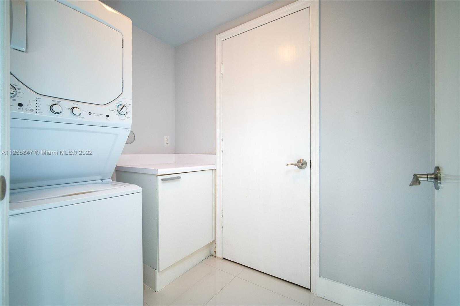 Small Image of 15051 ROYAL OAKS LN #1203, North Miami Number 28