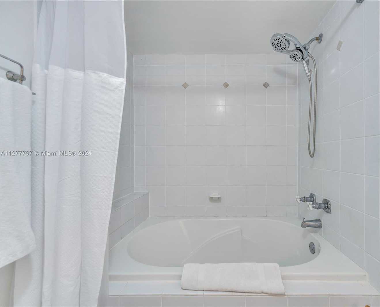 Small Image of 2951 SOUTH BAYSHORE DR #717, Miami Number 21