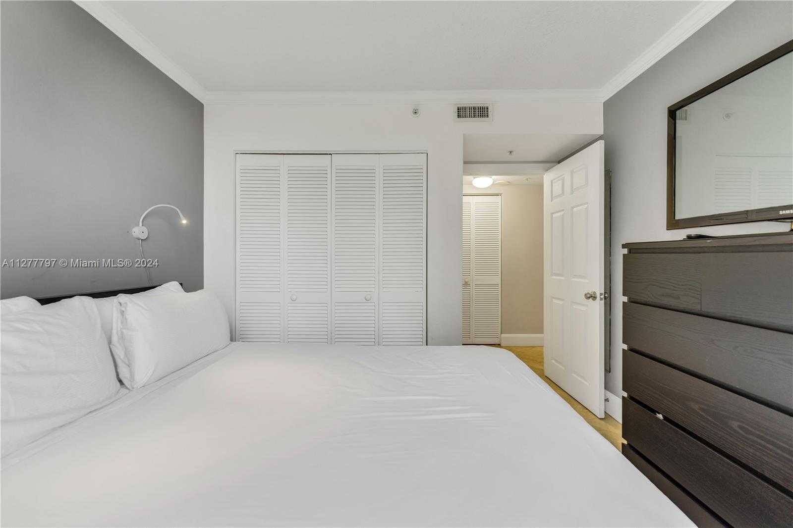 Small Image of 2951 SOUTH BAYSHORE DR #717, Miami Number 23