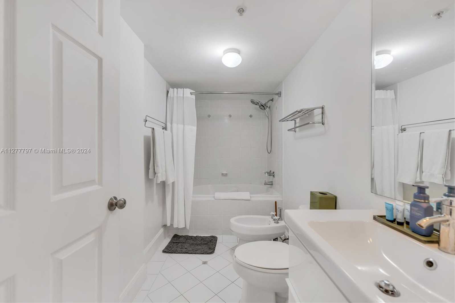 Small Image of 2951 SOUTH BAYSHORE DR #717, Miami Number 31
