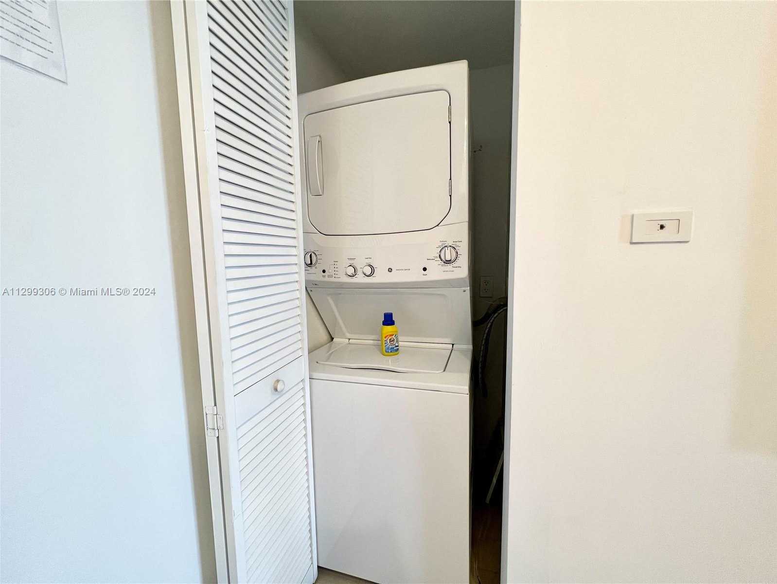 Small Image of 2602 Hallandale Beach Blvd, Hallandale Beach, FL 33009, USA Number 14