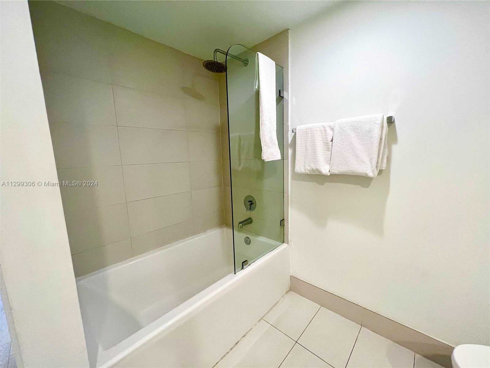 Small Image of 2602 Hallandale Beach Blvd, Hallandale Beach, FL 33009, USA Number 19
