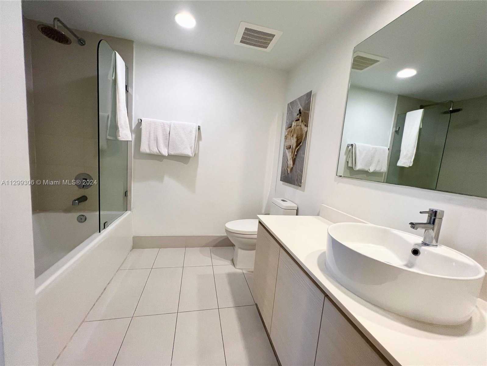 Small Image of 2602 Hallandale Beach Blvd, Hallandale Beach, FL 33009, USA Number 21