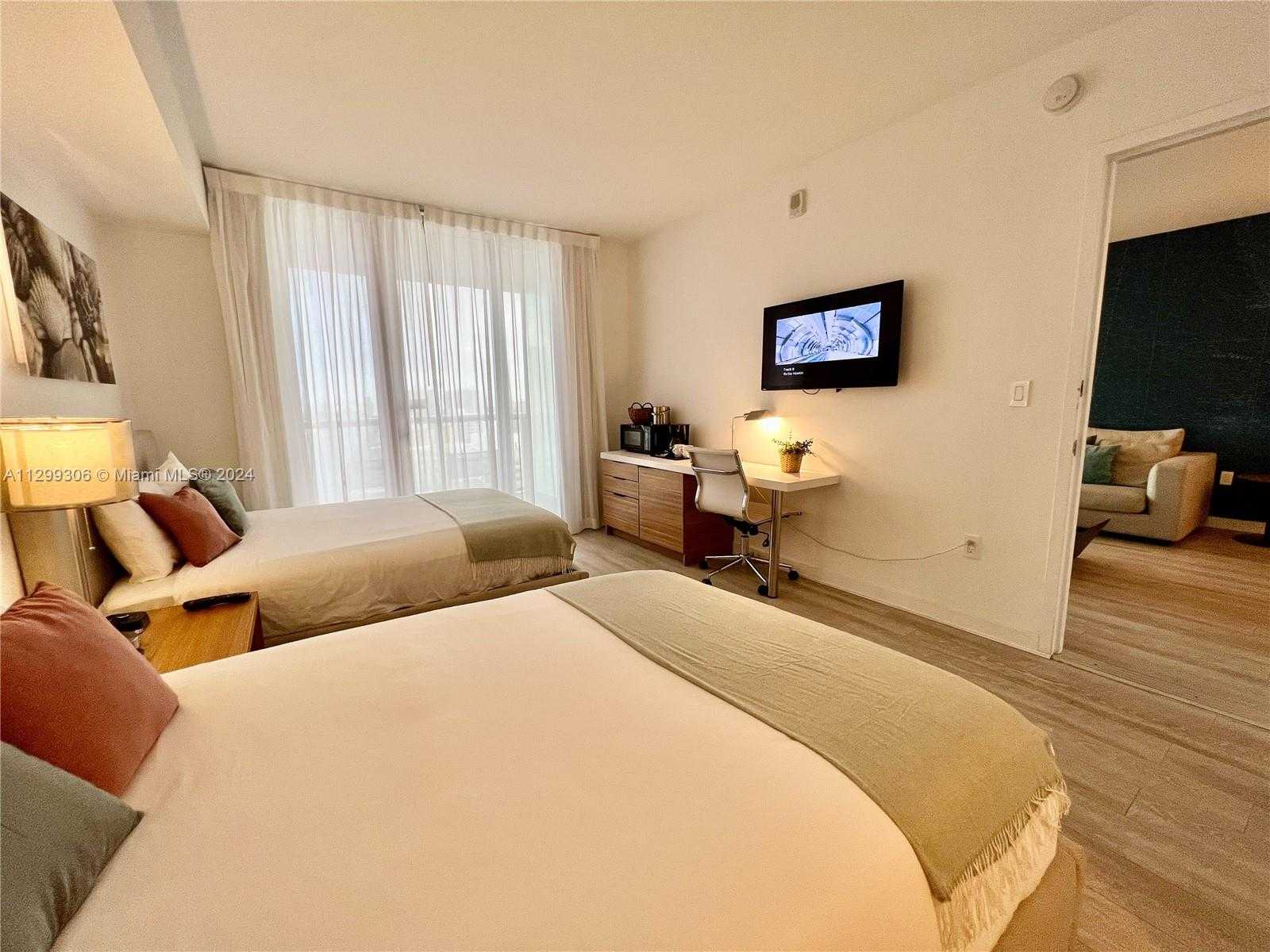 Small Image of 2602 Hallandale Beach Blvd, Hallandale Beach, FL 33009, USA Number 25