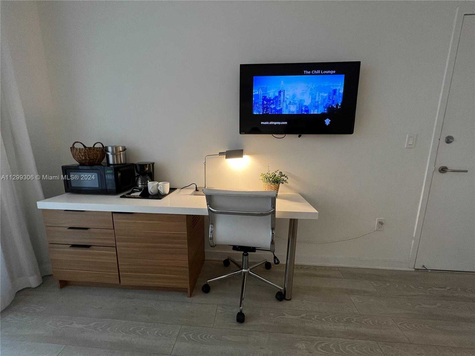 Small Image of 2602 Hallandale Beach Blvd, Hallandale Beach, FL 33009, USA Number 27