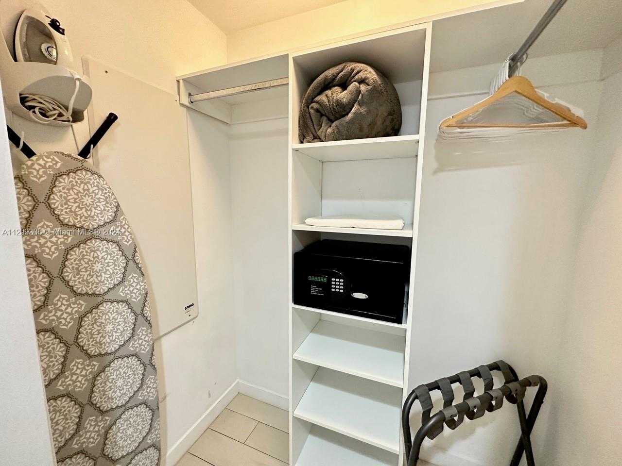Small Image of 2602 Hallandale Beach Blvd, Hallandale Beach, FL 33009, USA Number 31