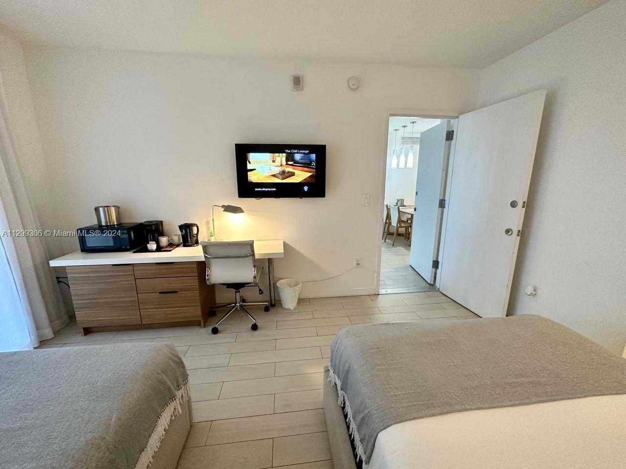 Small Image of 2602 Hallandale Beach Blvd, Hallandale Beach, FL 33009, USA Number 36