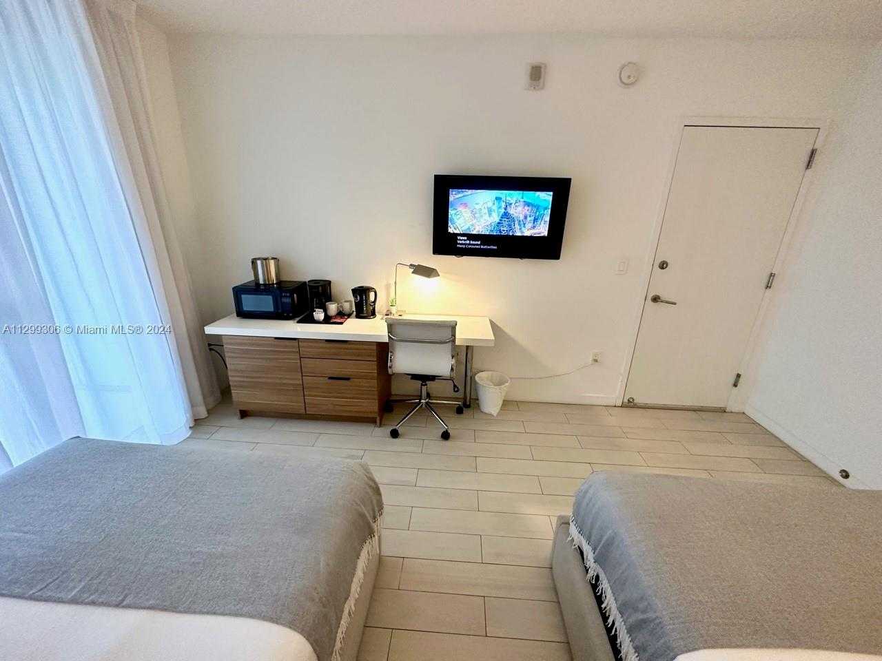 Small Image of 2602 Hallandale Beach Blvd, Hallandale Beach, FL 33009, USA Number 37