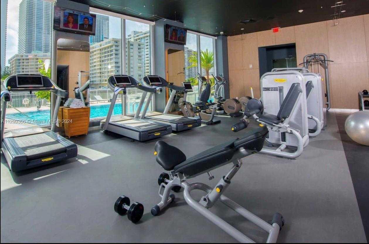 Small Image of 2602 Hallandale Beach Blvd, Hallandale Beach, FL 33009, USA Number 51