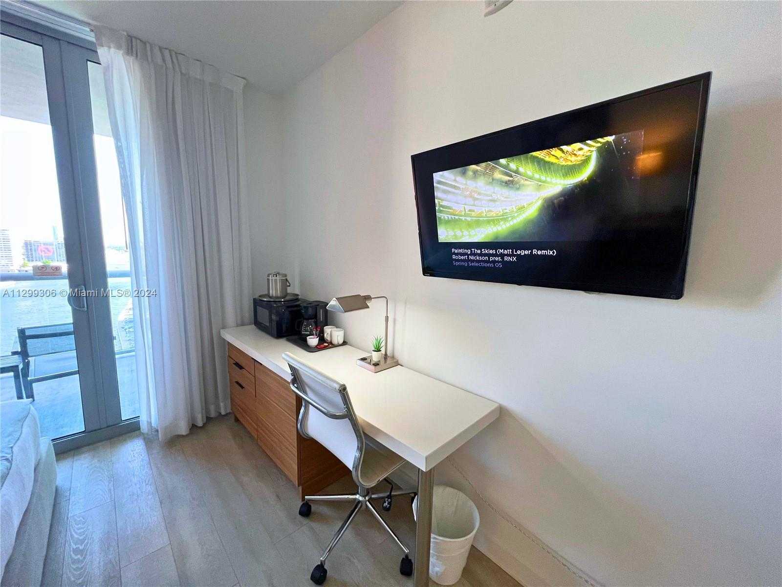 Small Image of 2602 Hallandale Beach Blvd, Hallandale Beach, FL 33009, USA Number 70