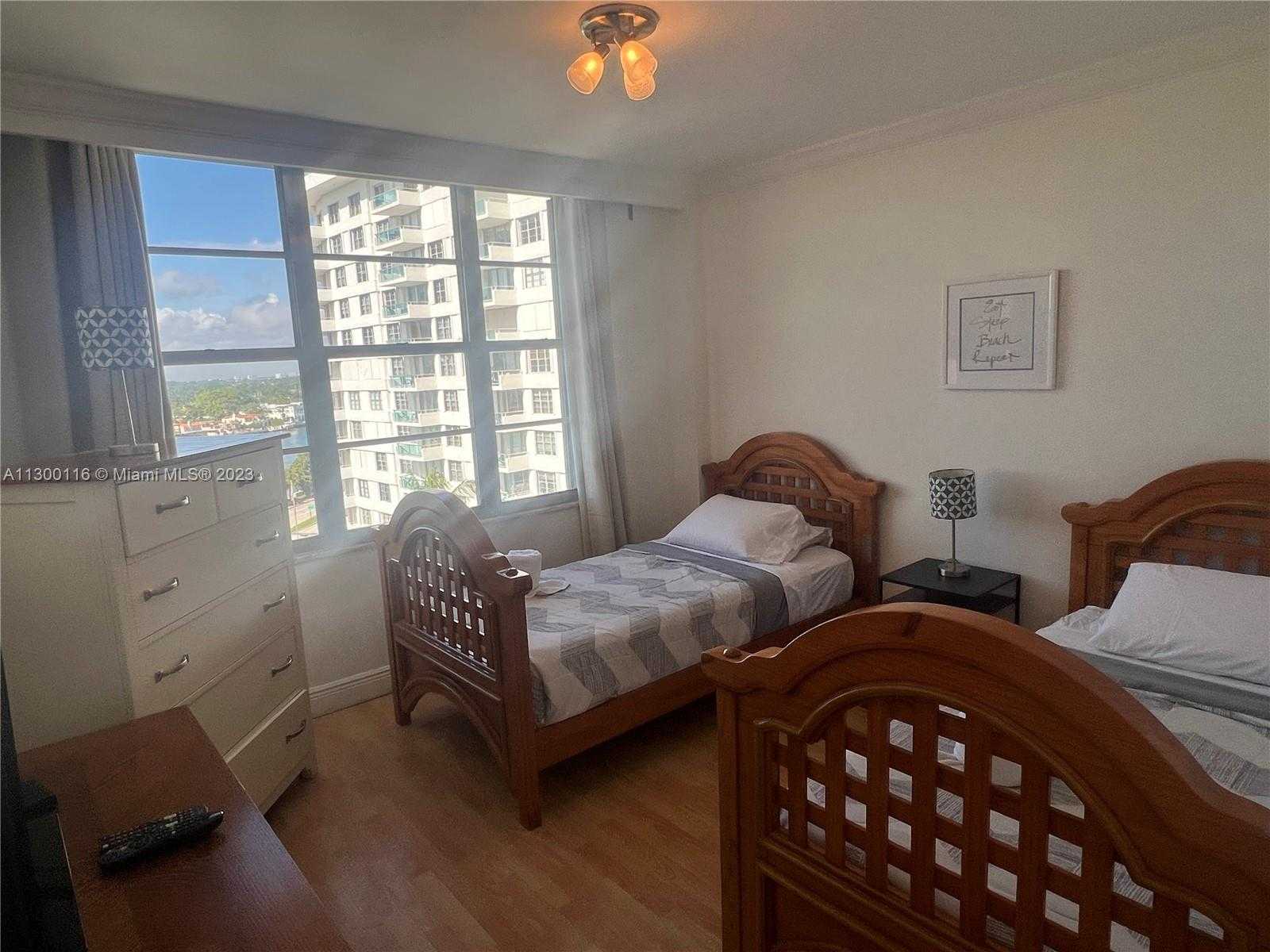 Small Image of Miami Beach Number 14