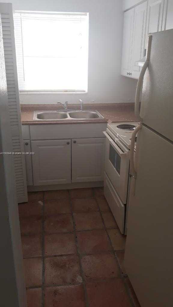 Small Image of 6520 WINFIELD BLVD #103, Margate Number 2