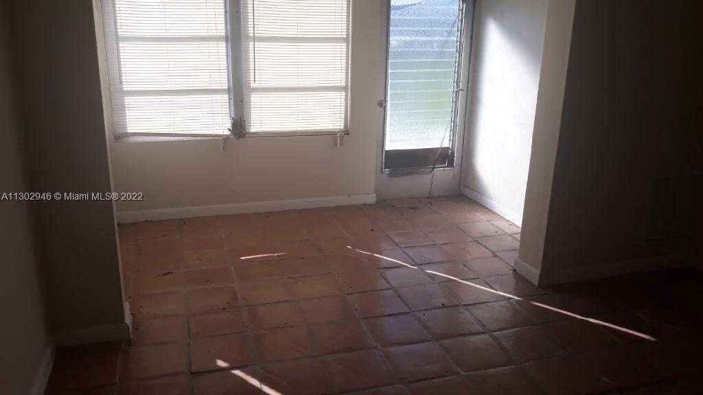 Small Image of 6520 WINFIELD BLVD #103, Margate Number 3