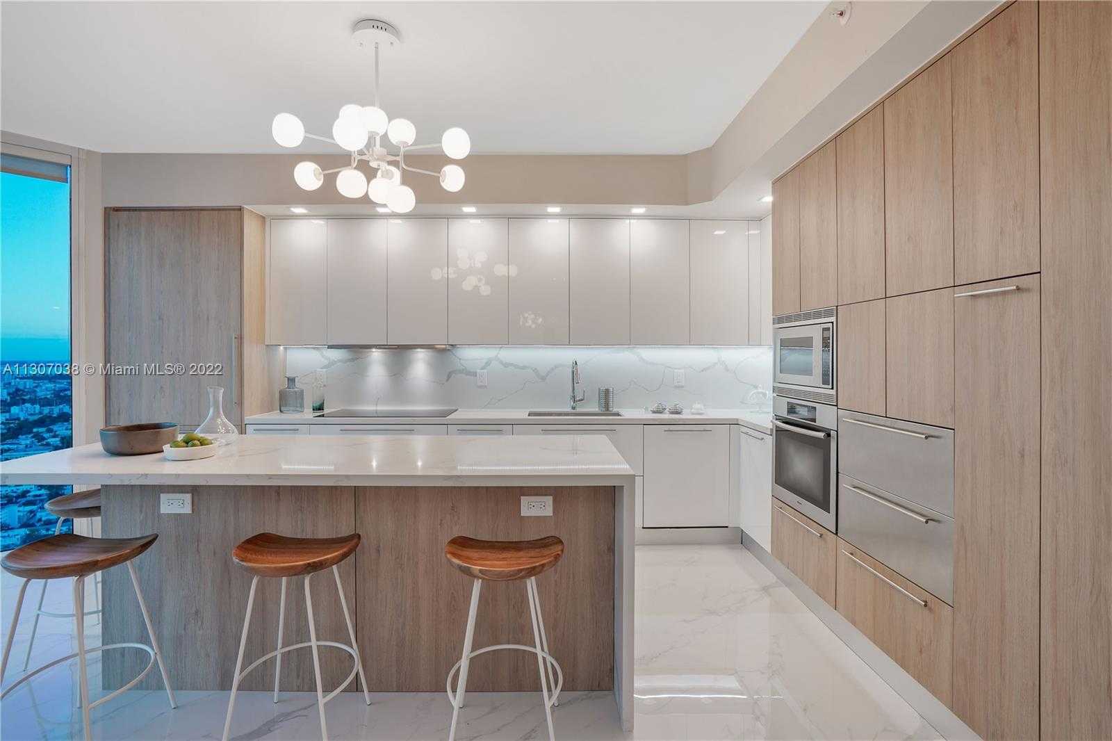 Small Image of 300 SOUTH POINTE DR #4306, Miami Beach Number 10