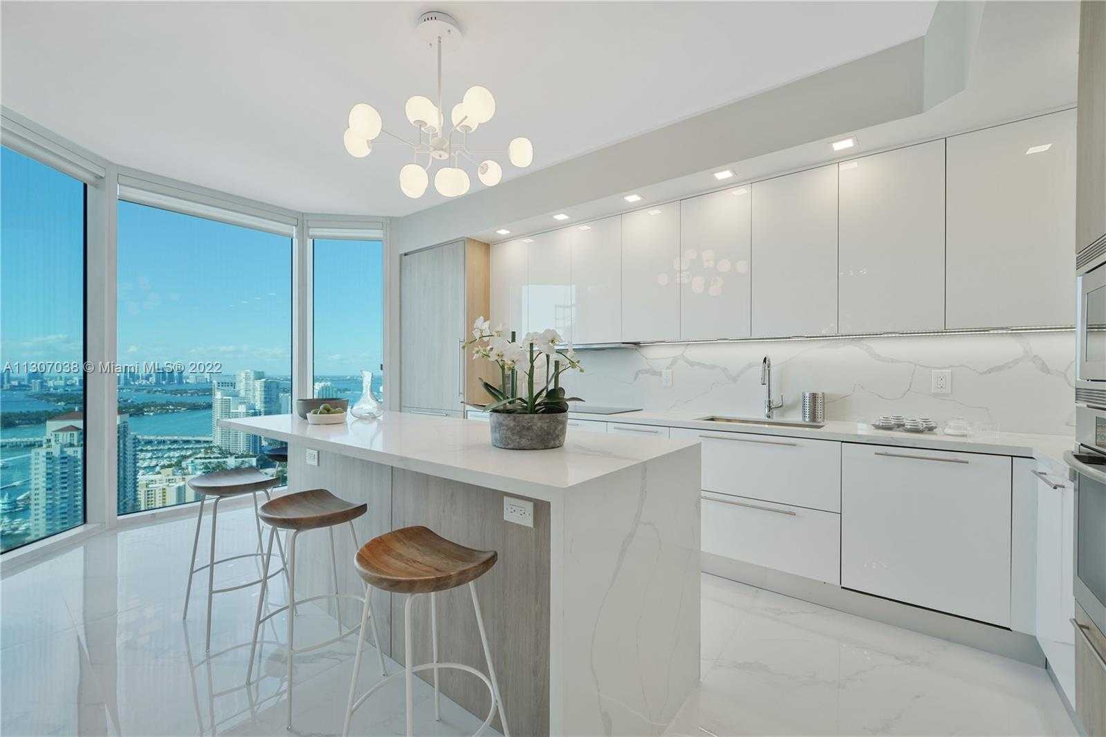 Small Image of 300 SOUTH POINTE DR #4306, Miami Beach Number 11