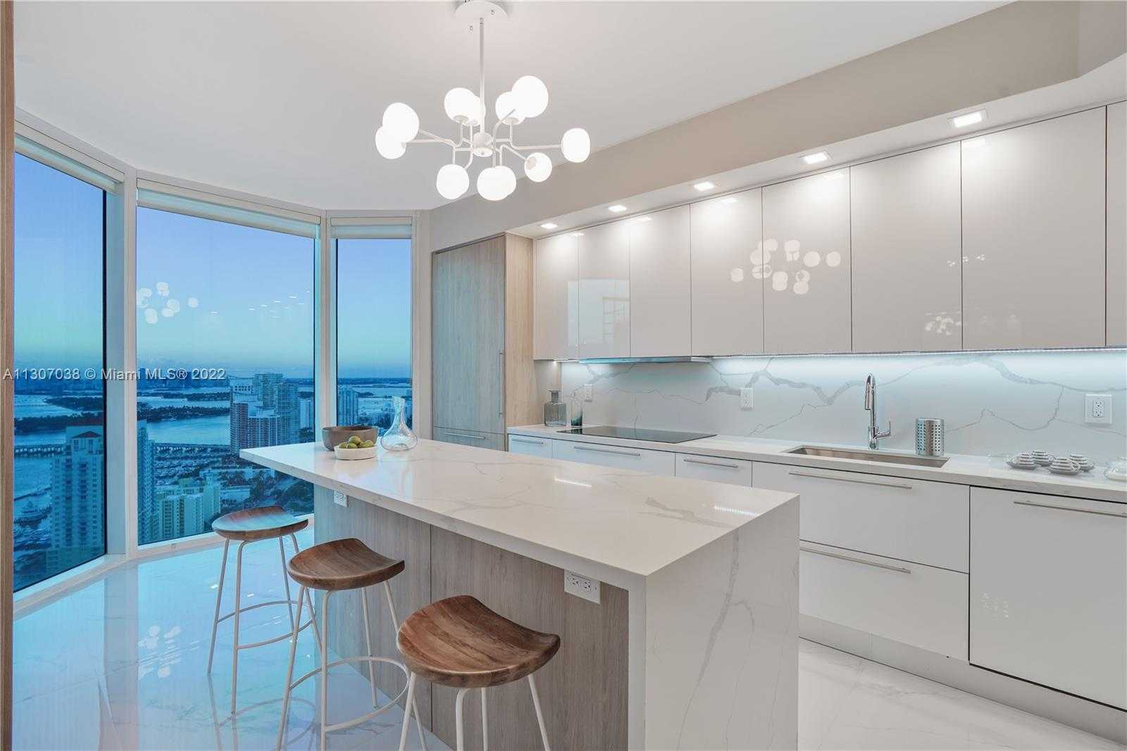 Small Image of 300 SOUTH POINTE DR #4306, Miami Beach Number 12
