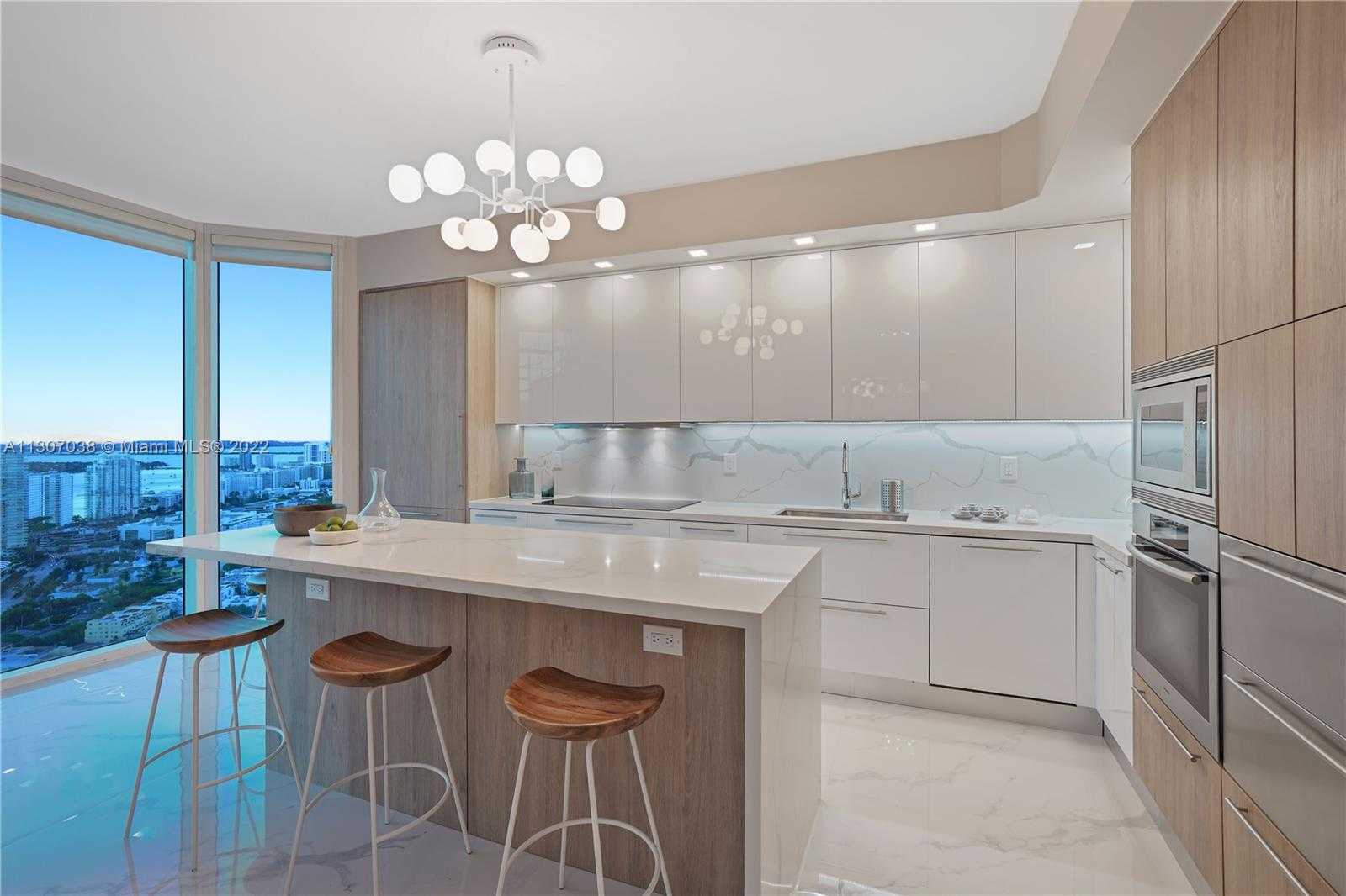 Small Image of 300 SOUTH POINTE DR #4306, Miami Beach Number 13