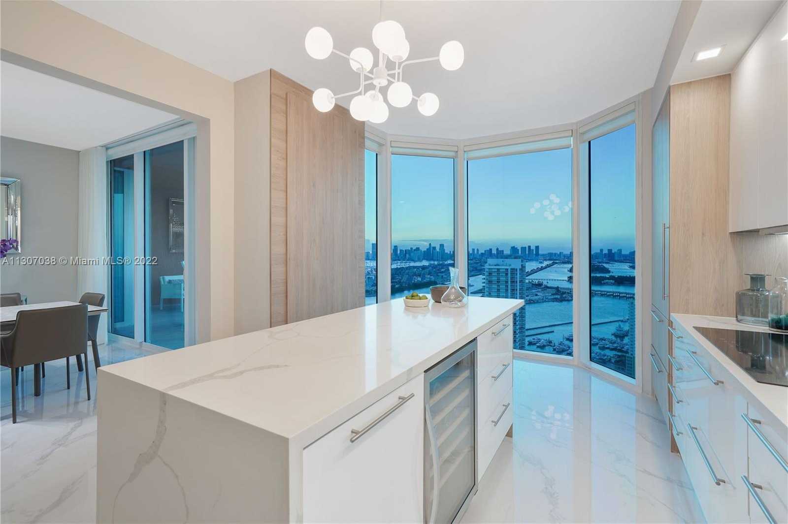 Small Image of 300 SOUTH POINTE DR #4306, Miami Beach Number 15
