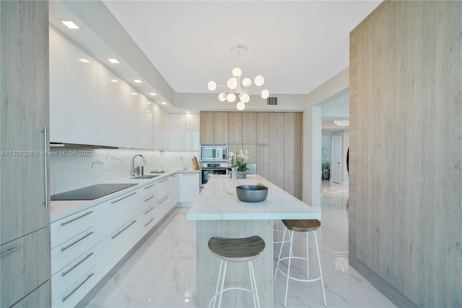 Small Image of 300 SOUTH POINTE DR #4306, Miami Beach Number 17