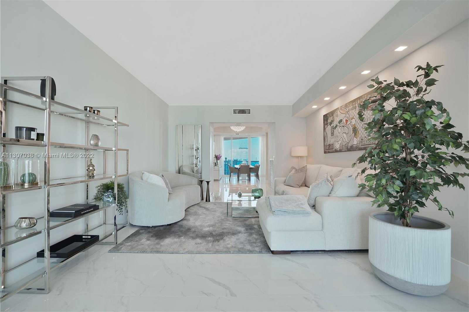 Small Image of 300 SOUTH POINTE DR #4306, Miami Beach Number 29