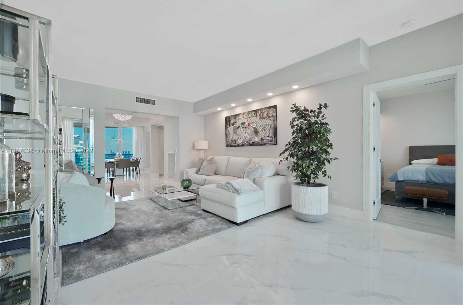Small Image of 300 SOUTH POINTE DR #4306, Miami Beach Number 30