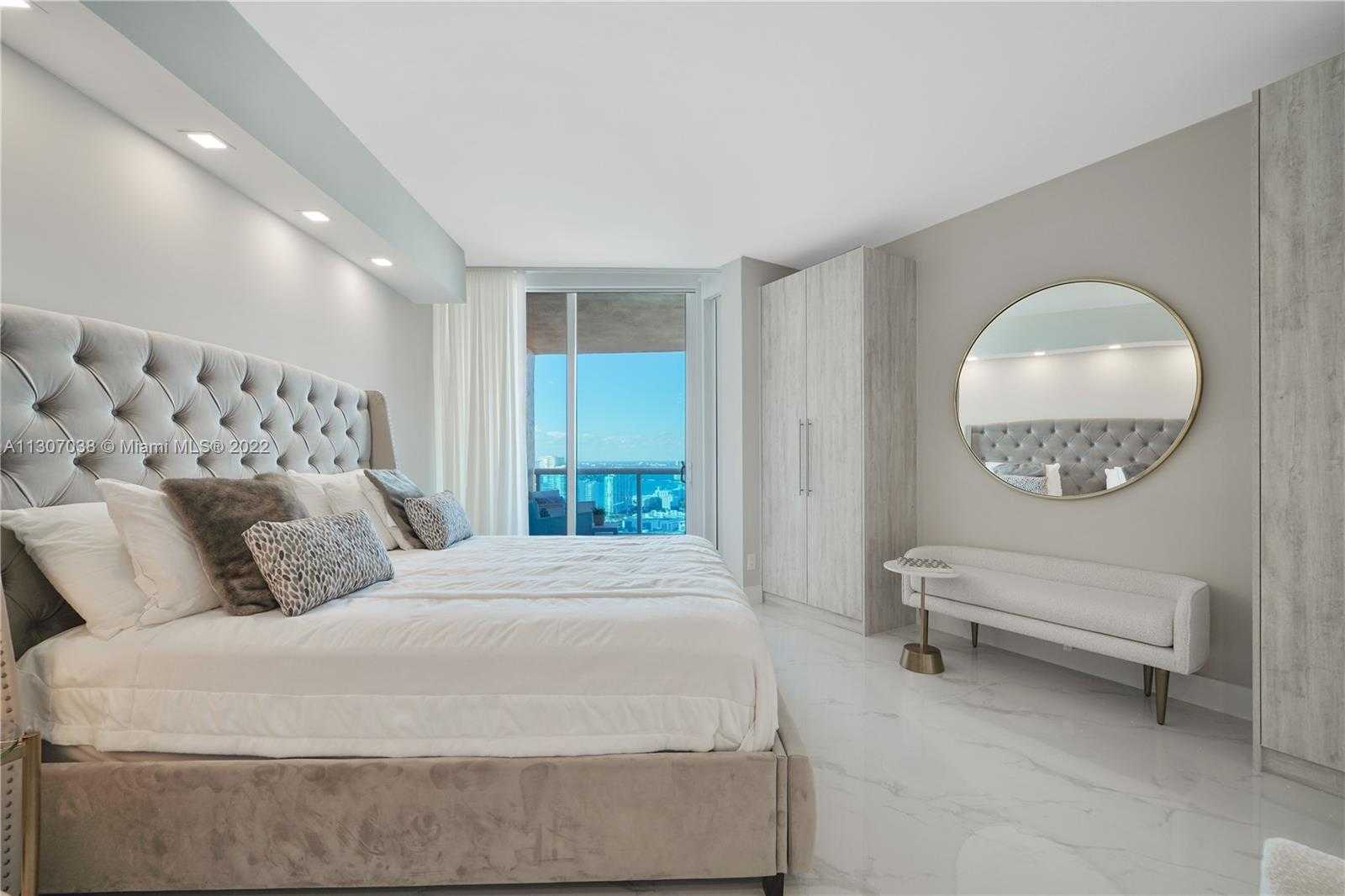 Small Image of 300 SOUTH POINTE DR #4306, Miami Beach Number 38