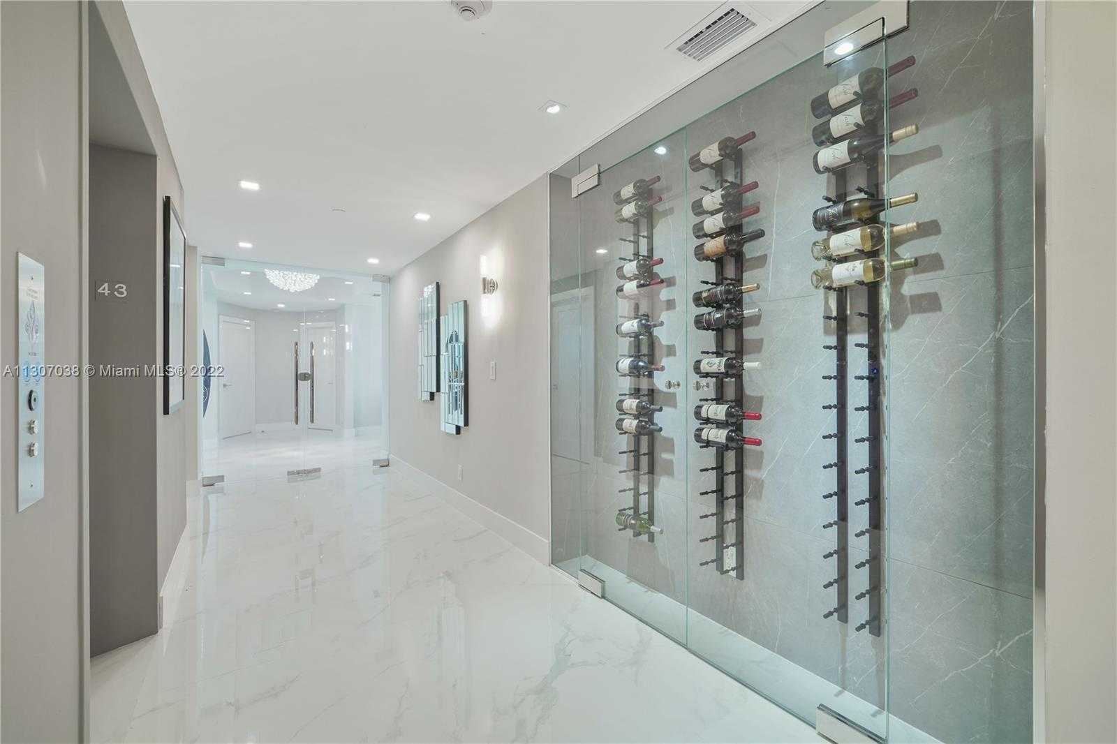 Small Image of 300 SOUTH POINTE DR #4306, Miami Beach Number 4