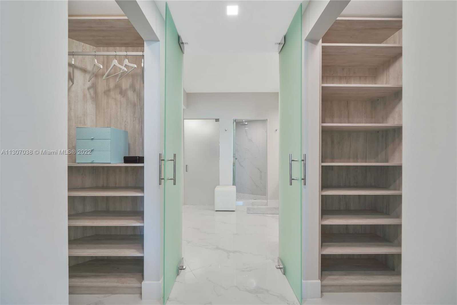 Small Image of 300 SOUTH POINTE DR #4306, Miami Beach Number 42