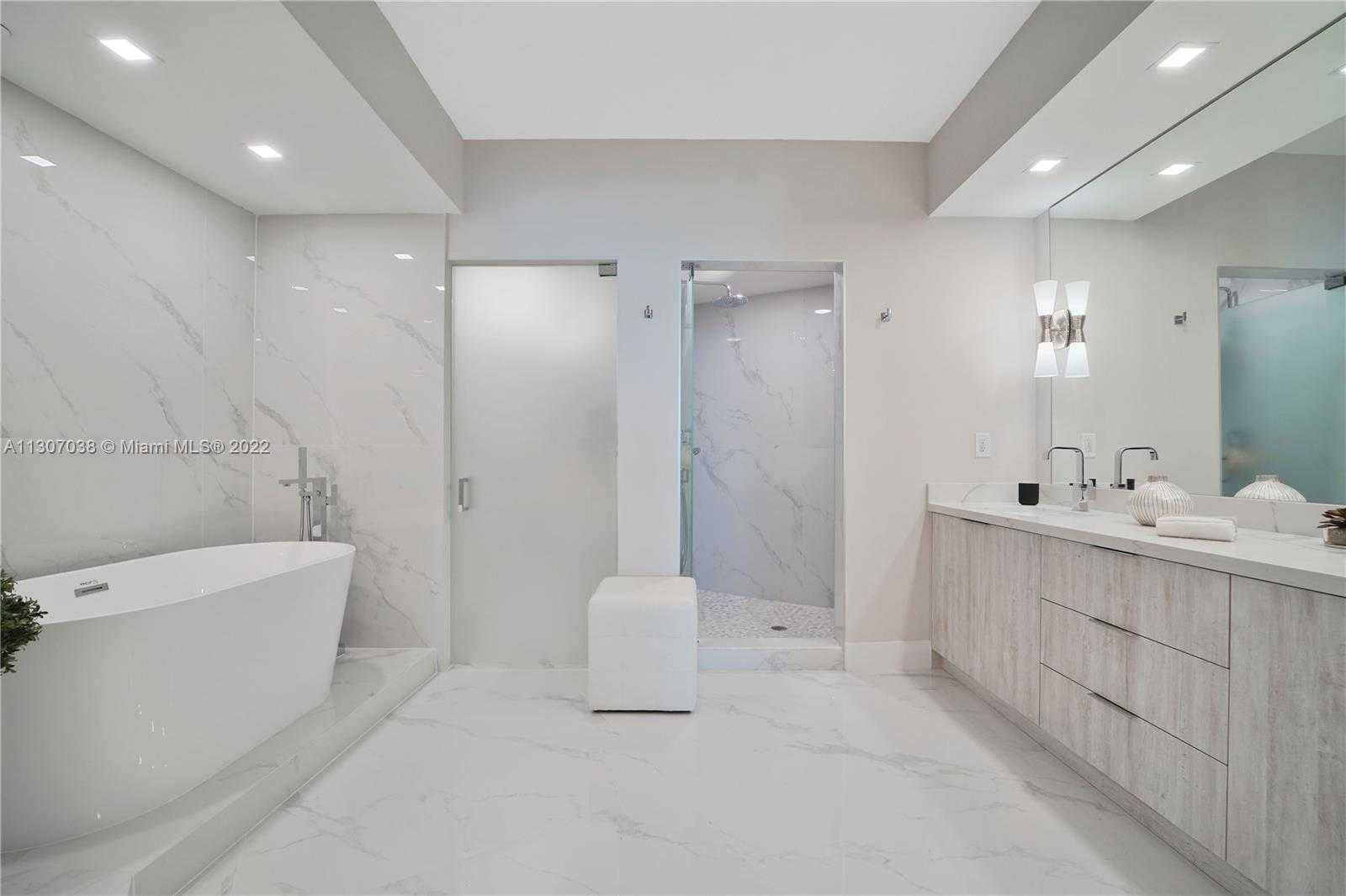Small Image of 300 SOUTH POINTE DR #4306, Miami Beach Number 43