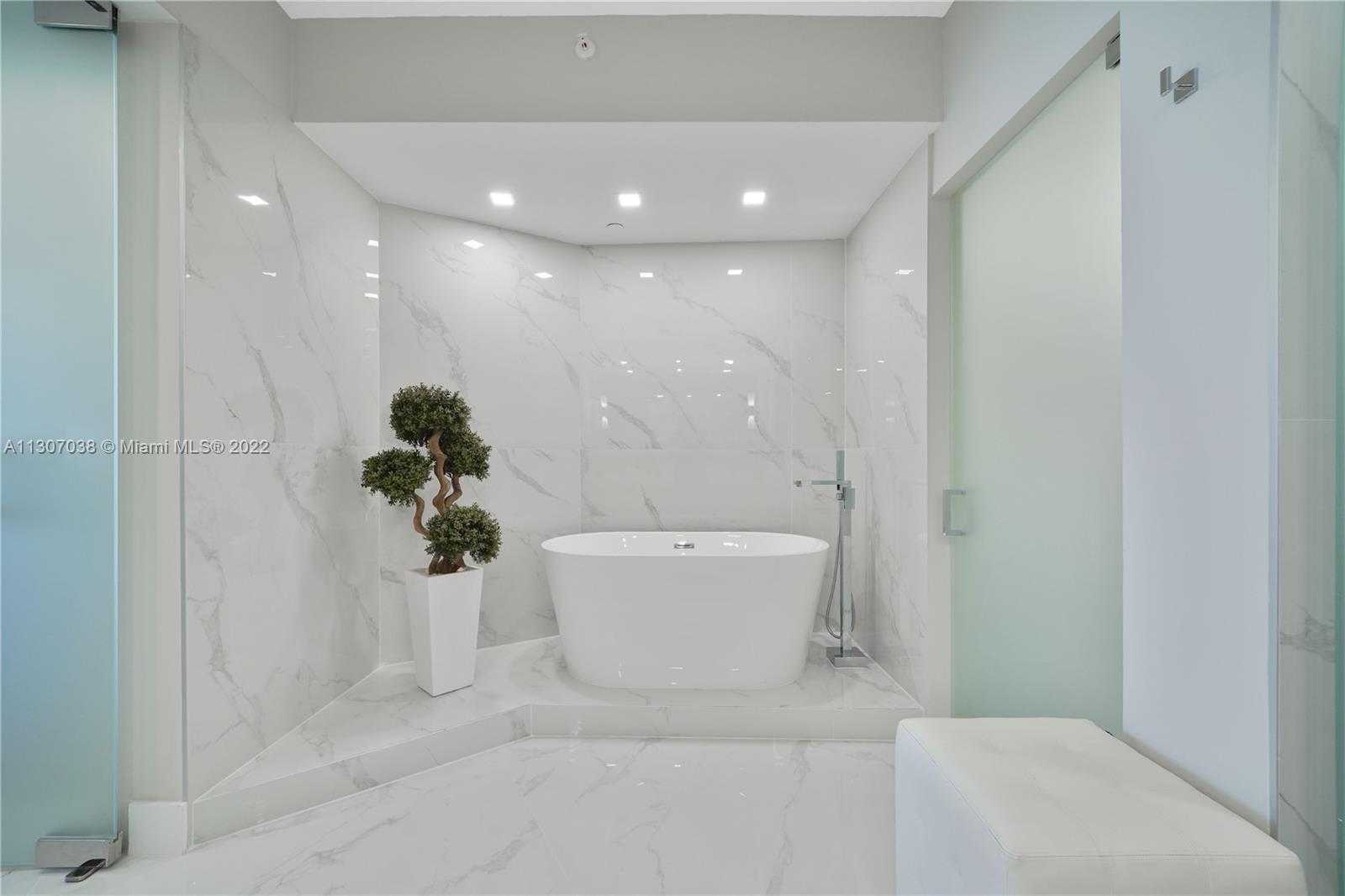 Small Image of 300 SOUTH POINTE DR #4306, Miami Beach Number 45