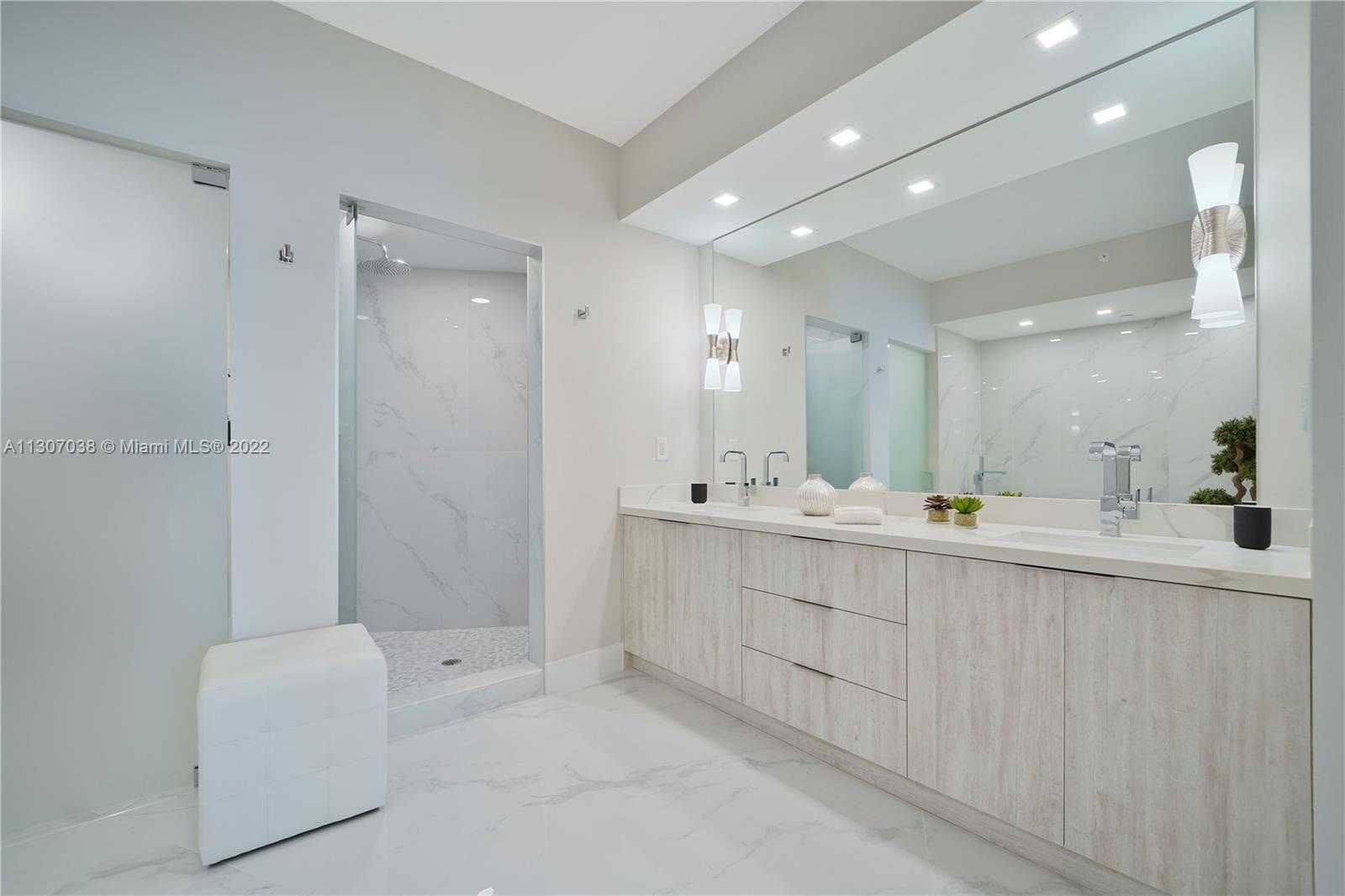 Small Image of 300 SOUTH POINTE DR #4306, Miami Beach Number 46