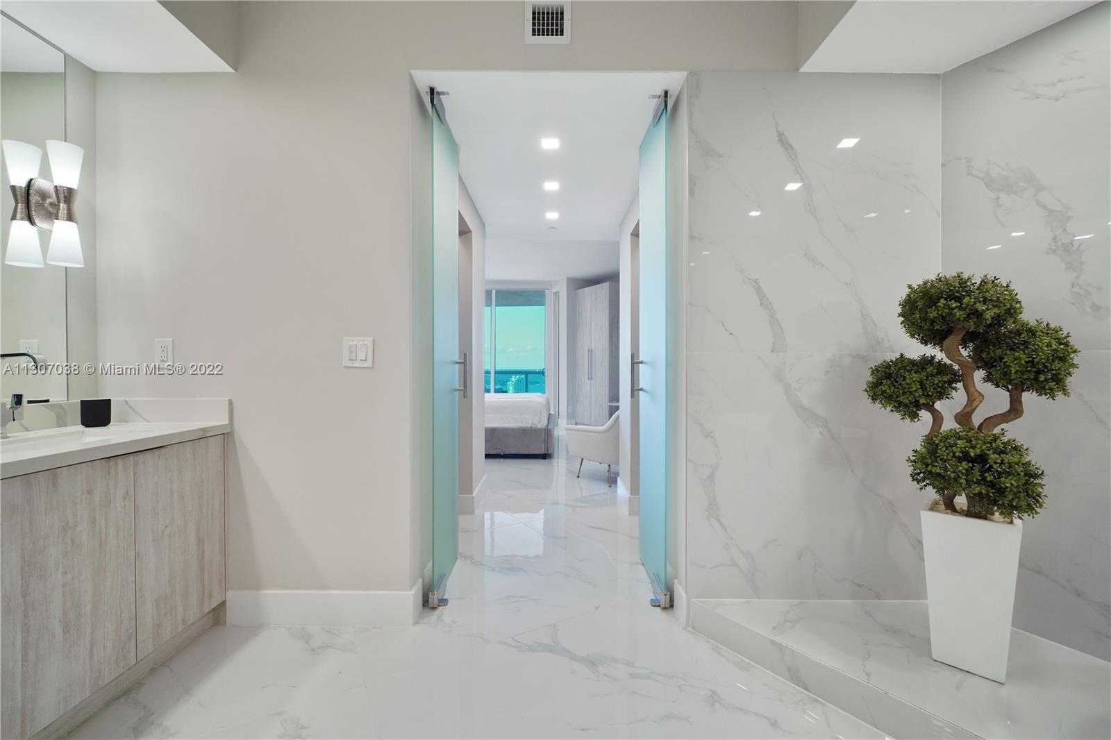 Small Image of 300 SOUTH POINTE DR #4306, Miami Beach Number 48